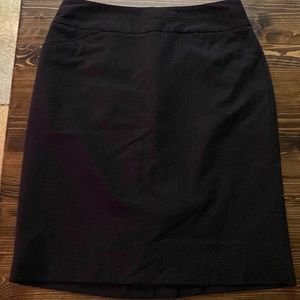 ☀️ Worthington Black Pencil Skirt size 2P ☀️